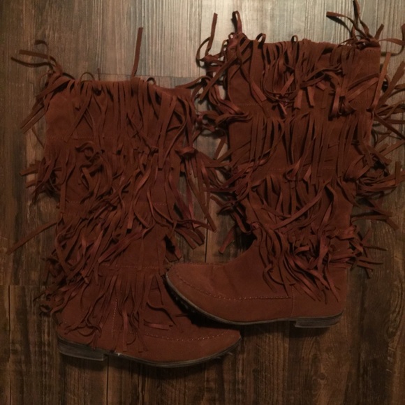 Four layer fringe moccasin boot