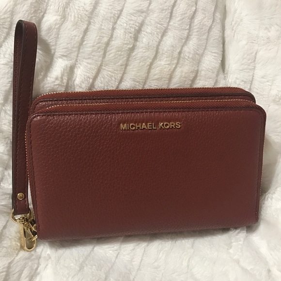 Brand NWT MK "Adele" Multifunctional Wristlet
