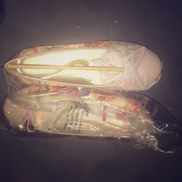 leather & floral flats.