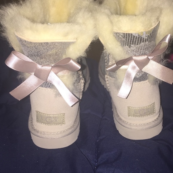 ✂️SOLD✂️ NWT Stylish Snakeskin Bailey🎀Button Uggs - Picture 2 of 3