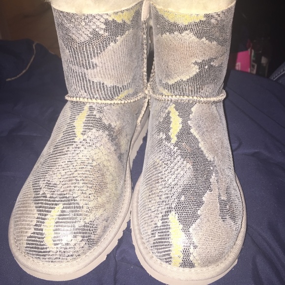 ✂️SOLD✂️ NWT Stylish Snakeskin Bailey🎀Button Uggs - Picture 3 of 3