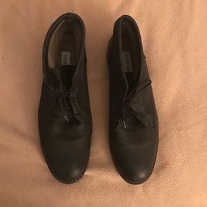 Steve Madden lace up ankle shoes