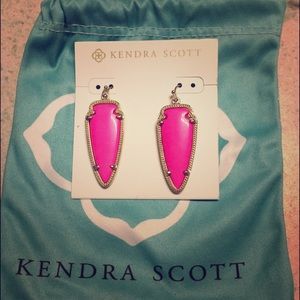 Kendra Scott Skylar (small) earrings!