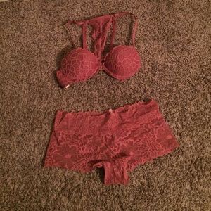 OFFER: BUNDLE 34A VS bra with matching M underwear