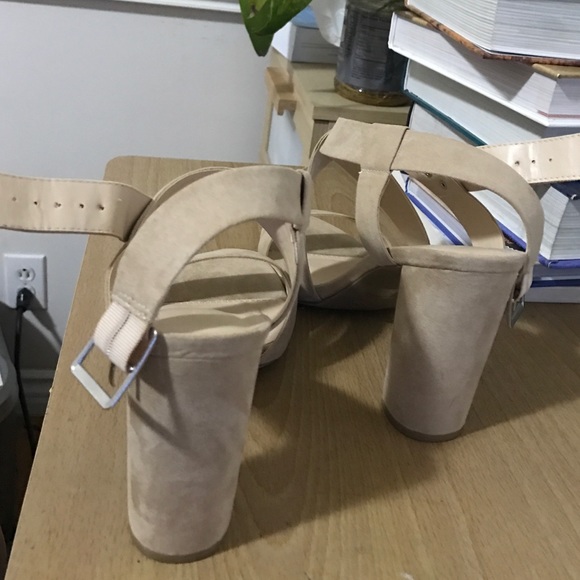 Q Platform/Highheels - Picture 3 of 3
