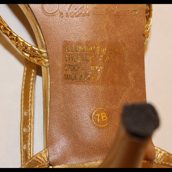 Gold Shoes - Picture 4 of 4