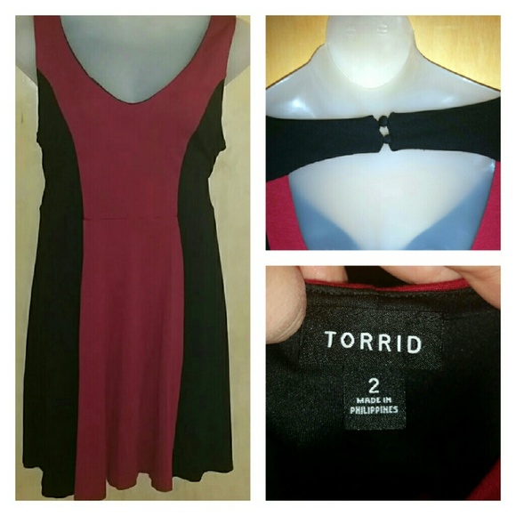 Torrid sleeveless keyhole button back dress