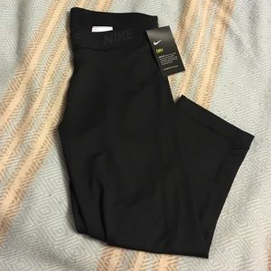 NWT Nike all black dri-fit crop leggings
