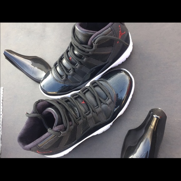 Authentic Jordan 11 72-10 - Picture 2 of 4