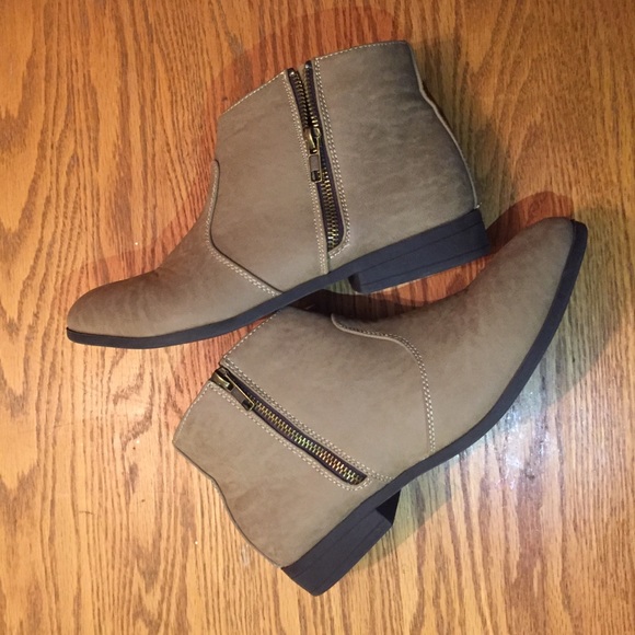 🌺 Light brown/tan booties
