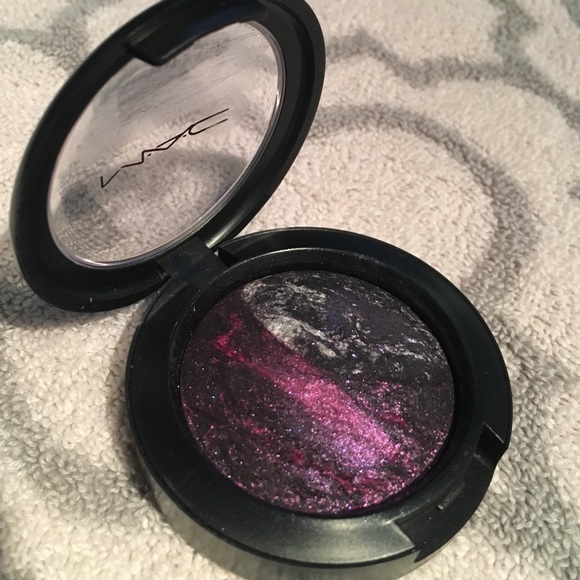 MAC mineralize eye shadow in My Dark Magic