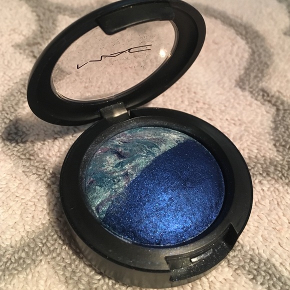 MAC mineralize eyeshadow in Sea & Sky
