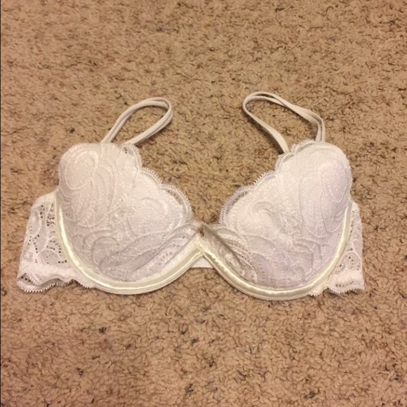 32B VS Bra