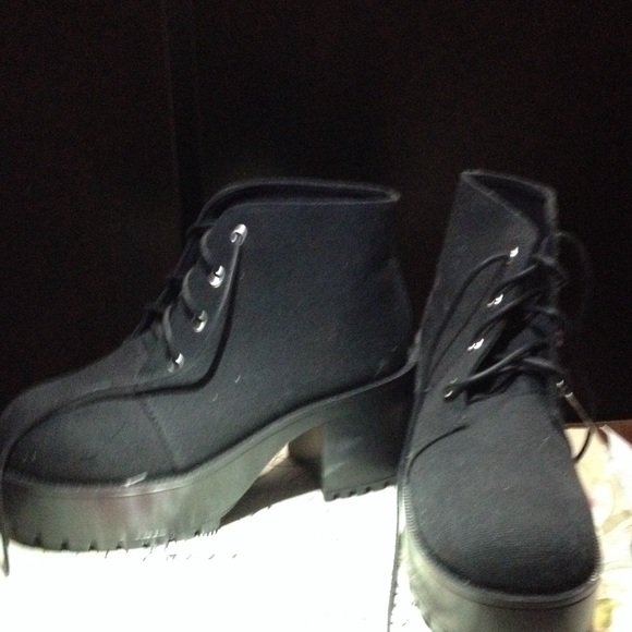 🤘H&m black platform shoes🤘