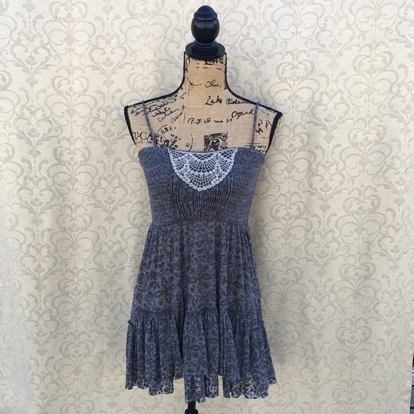 Free People smocked babydoll camisole. Grey M. - Picture 2 of 4