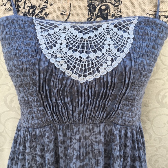 Free People smocked babydoll camisole. Grey M. - Picture 3 of 4