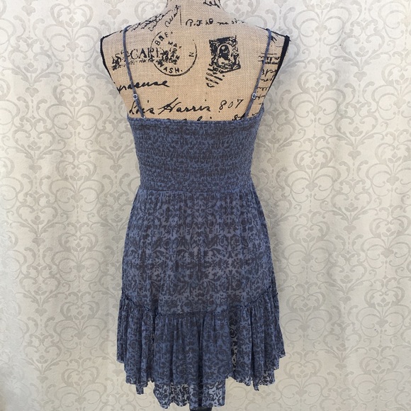 Free People smocked babydoll camisole. Grey M. - Picture 4 of 4