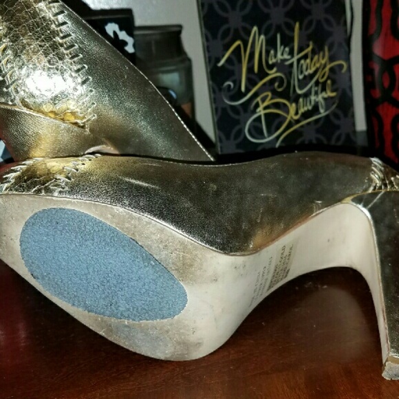Shoes - Picture 2 of 2