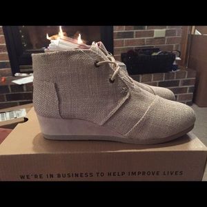 Toms wedges. Youth size 6, which is a women's 7.5