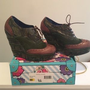 Green wedge heel shoes