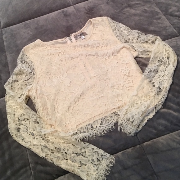 ✨FLASH SALE✨Lace Crop-Top
