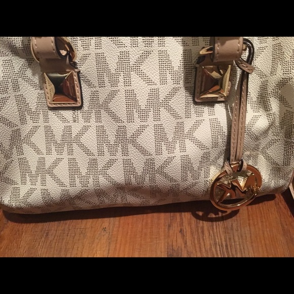 Michael Kors bag get it while it last
