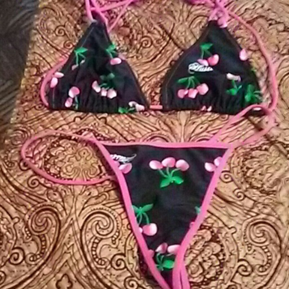 Hustler string biniki with matching skirt