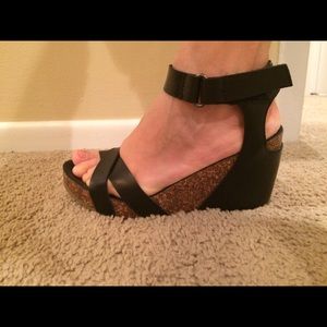 Black wedge strap sandals