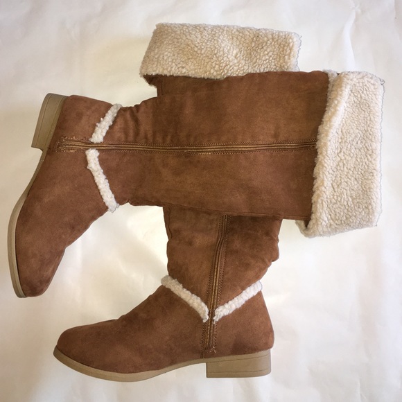 NEVER WORN Tan Sheep Skin Interior Winter Boots!