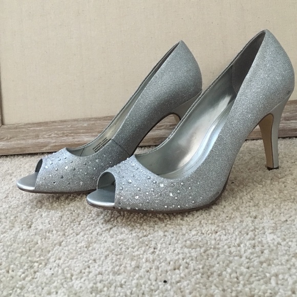 ✨Silver Glitter Style&co. Heels✨