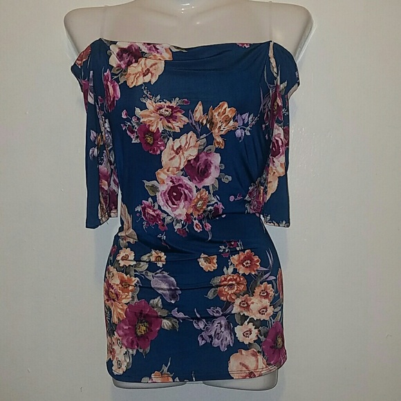 Off shoulder pretty floral top NWT 🎉🎉 - Picture 3 of 4