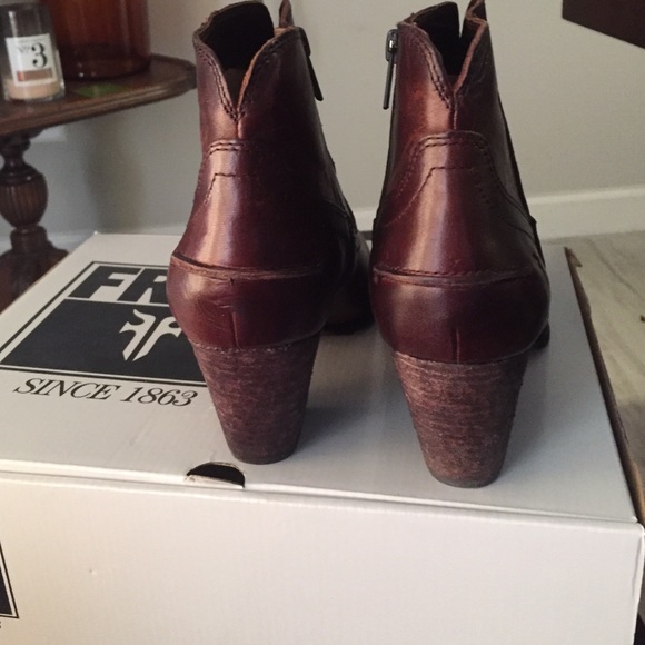 NEW - FRYE Renee Seam Short Booties - Picture 2 of 4