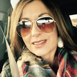 Meet your Posher, Joellen