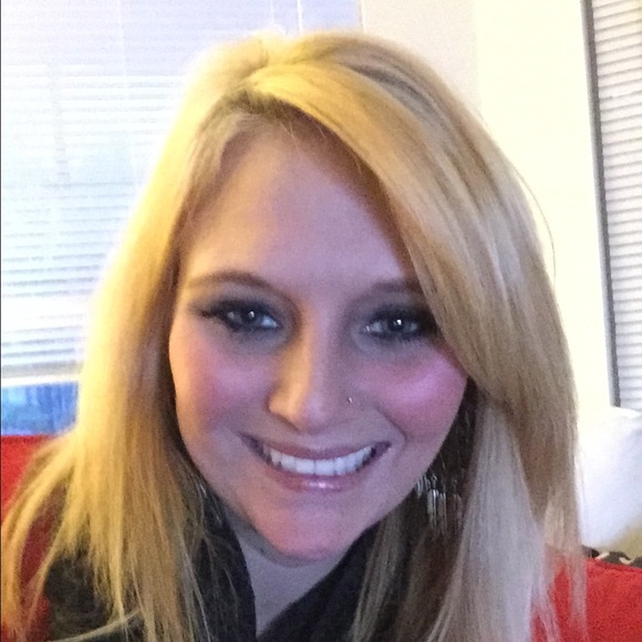 Meet your Posher, Lauren - Picture 1 of 1