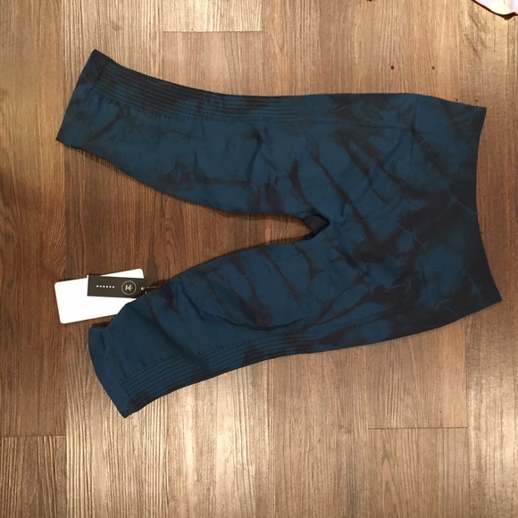 Lululemon flow & go cropped NWT