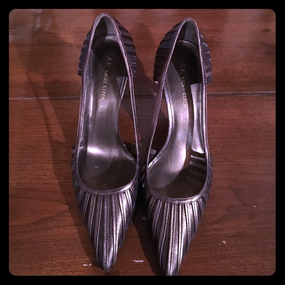 Gorgeous Anne Klein Heels - Picture 1 of 3