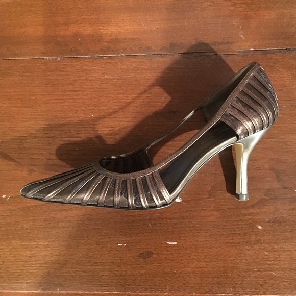Gorgeous Anne Klein Heels - Picture 2 of 3