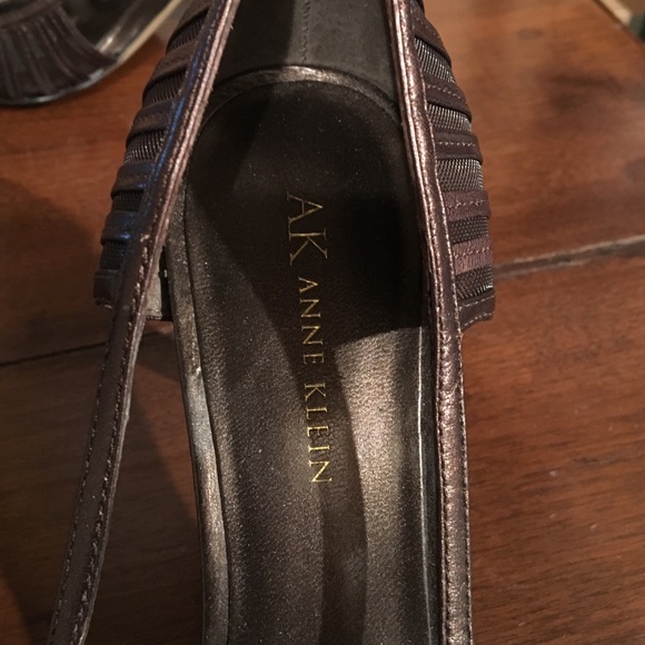 Gorgeous Anne Klein Heels - Picture 3 of 3