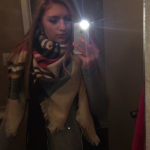 Meet your Posher, Emilee