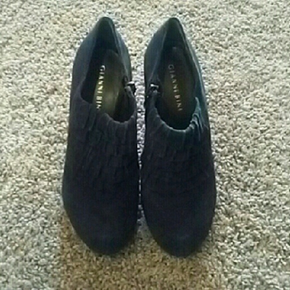 Very cute Gianni bini heels!