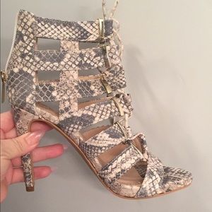 Vince Camuto high heels ❤️️