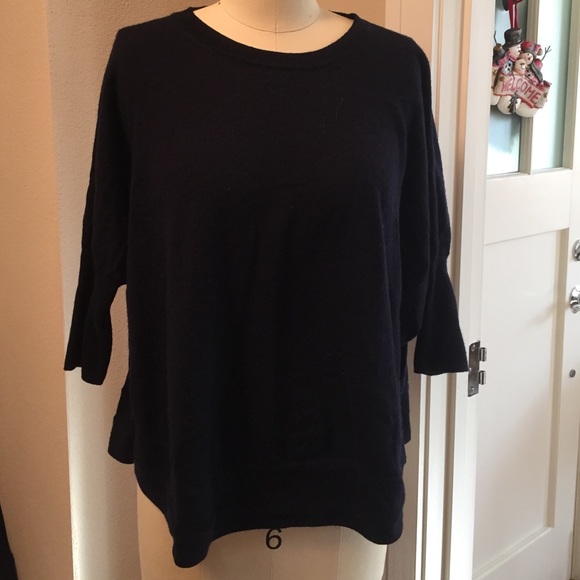 Navy 3/4 sleeve sweater