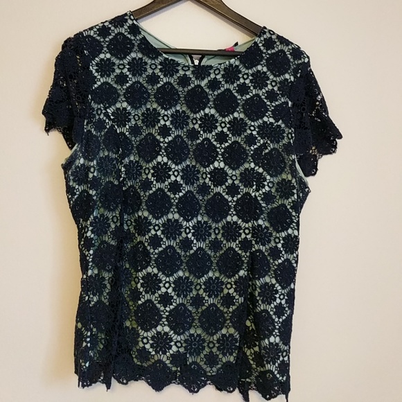 Like new vince camuto lace top