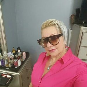 Meet your Posher, Ana