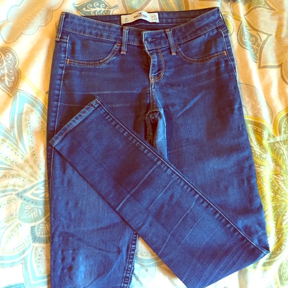Hollister jeggings size 26w/29l like new.
