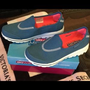 Skechers Go Walk Size 8