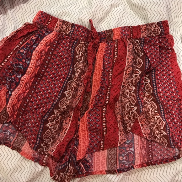 pink flowy hollister shorts