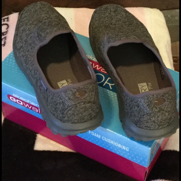 Skechers Go Walk Size 8
