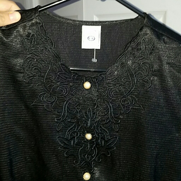 Black vintage top with lacey pattern