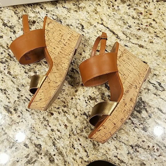 Gap wedge size 6.5 NWOT - Picture 5 of 6